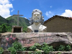 Bolivians and Cubans paid tribute to guerrilla commander Ernesto Che Guevara 